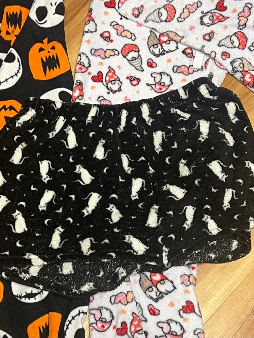 Set M Womens Holiday pajama separates pants and shorts lot - Picture 3 of 4